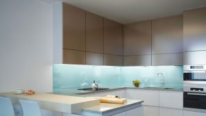 חיפוי זכוכית למטבח - מראות אור קריסטול