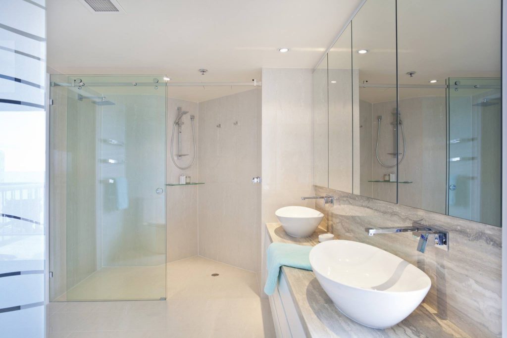 מראה לחדר אמבטיה ומקלחוןמ זכוכית