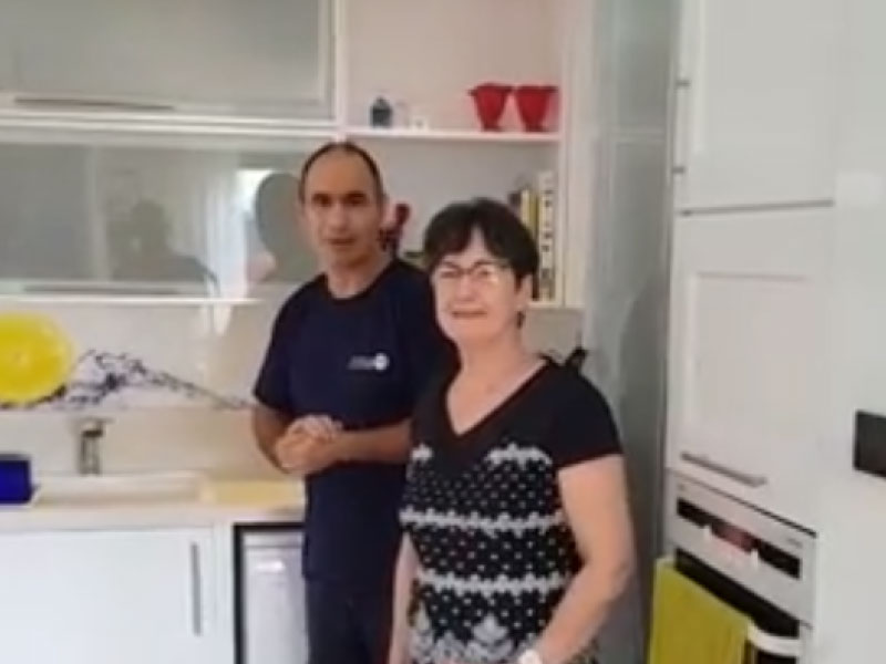 המלצה על חיפוי קיר מטבח זכוכית